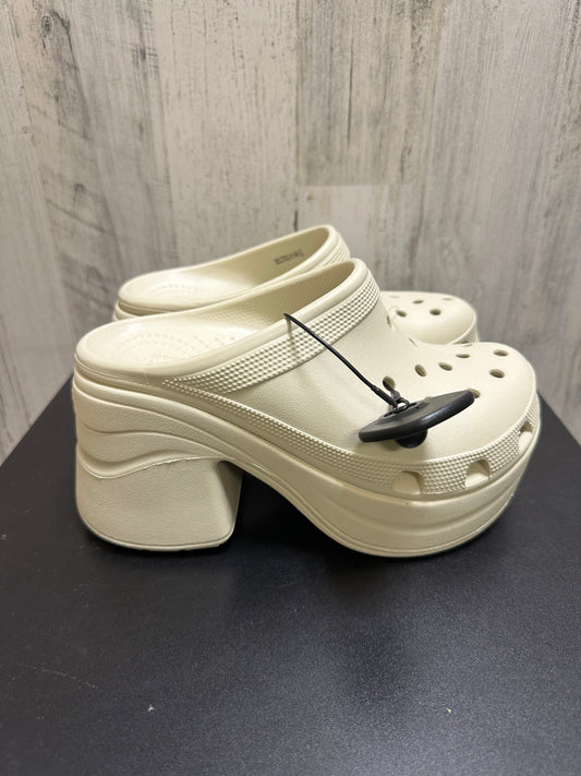 Shoes Heels Block By Crocs  Size: 6