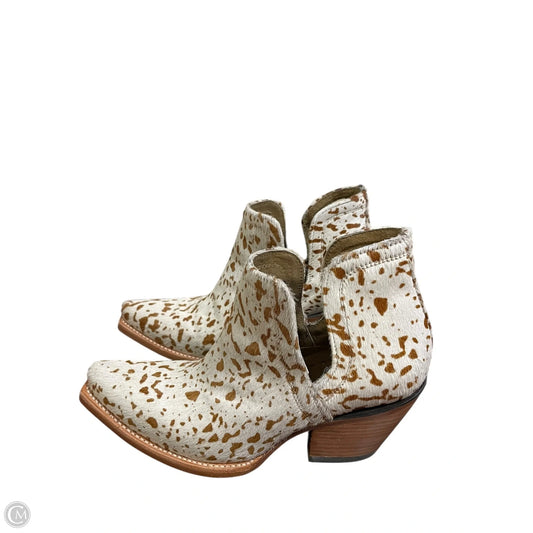 Boots Ankle Flats By Ariat In Cream, Size: 7