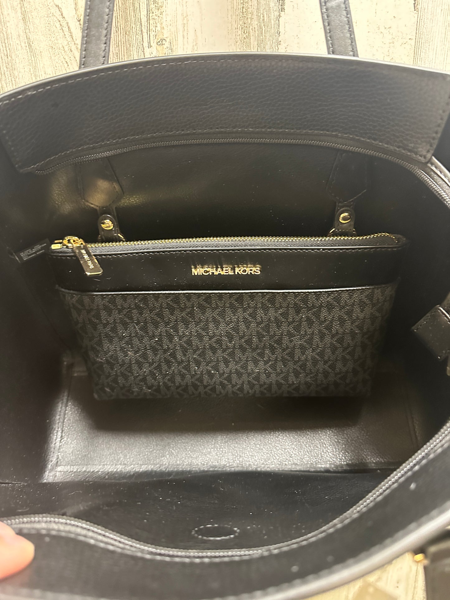 Handbag Designer By Michael Kors Size: Large