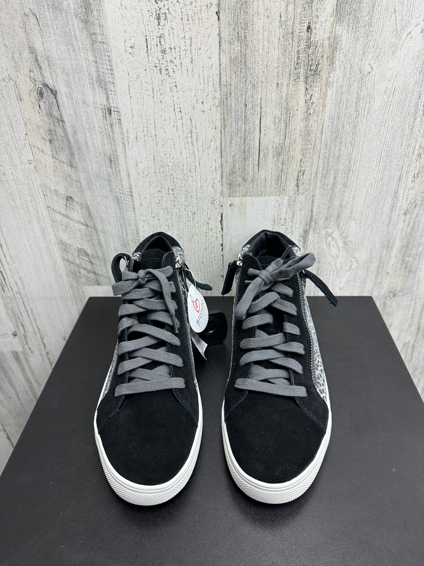 Shoes Athletic By Blondo Size: 9.5
