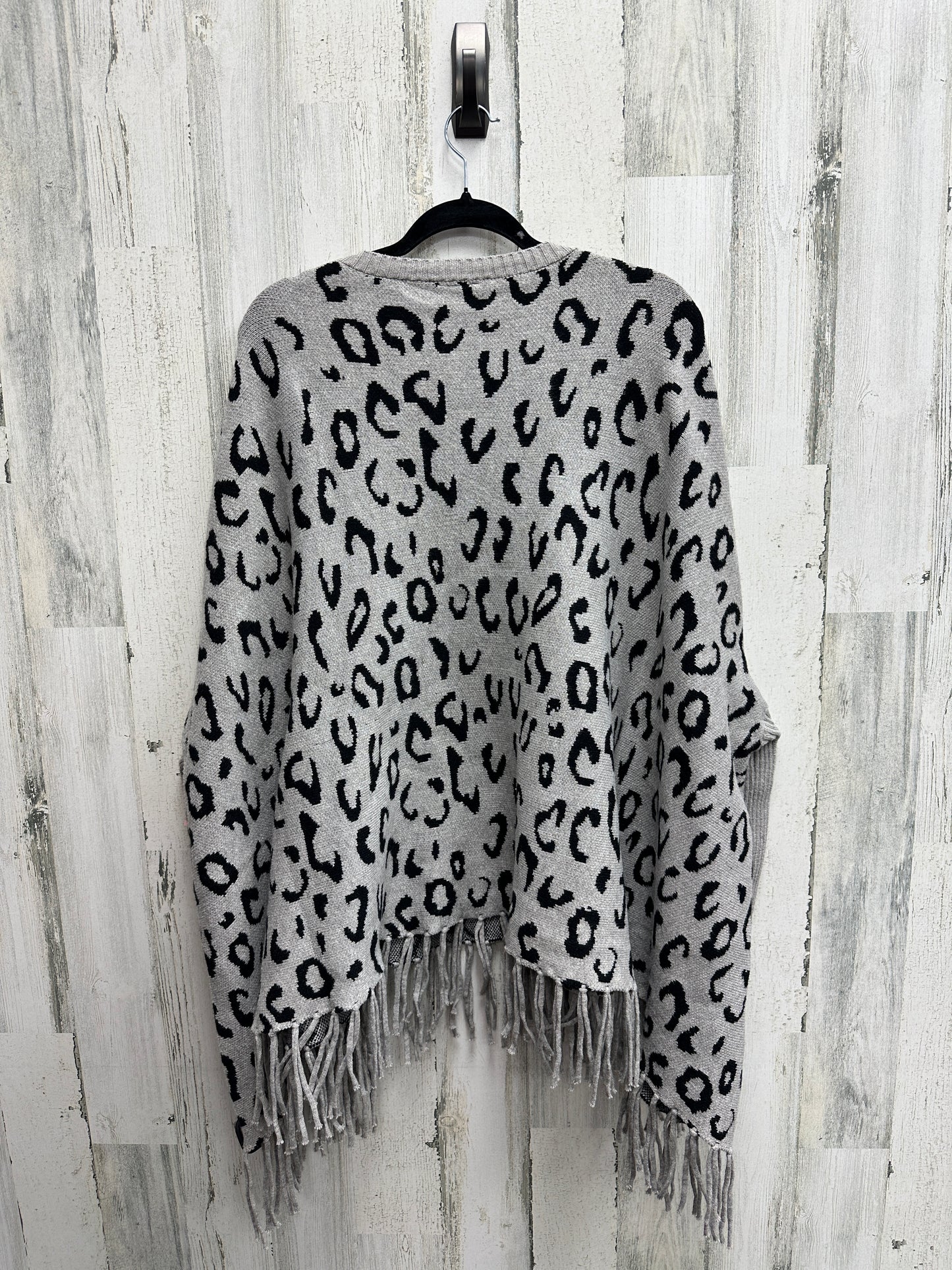 Sweater By Clothes Mentor Size: M