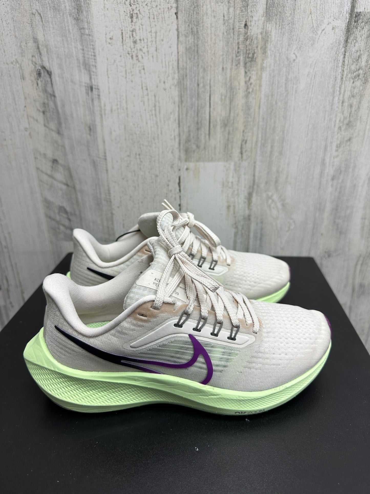 Shoes Athletic By Nike Size: 6