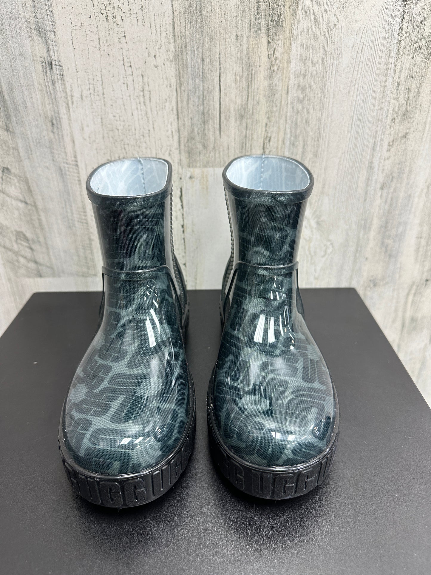 Boots Rain By Ugg Size: 6