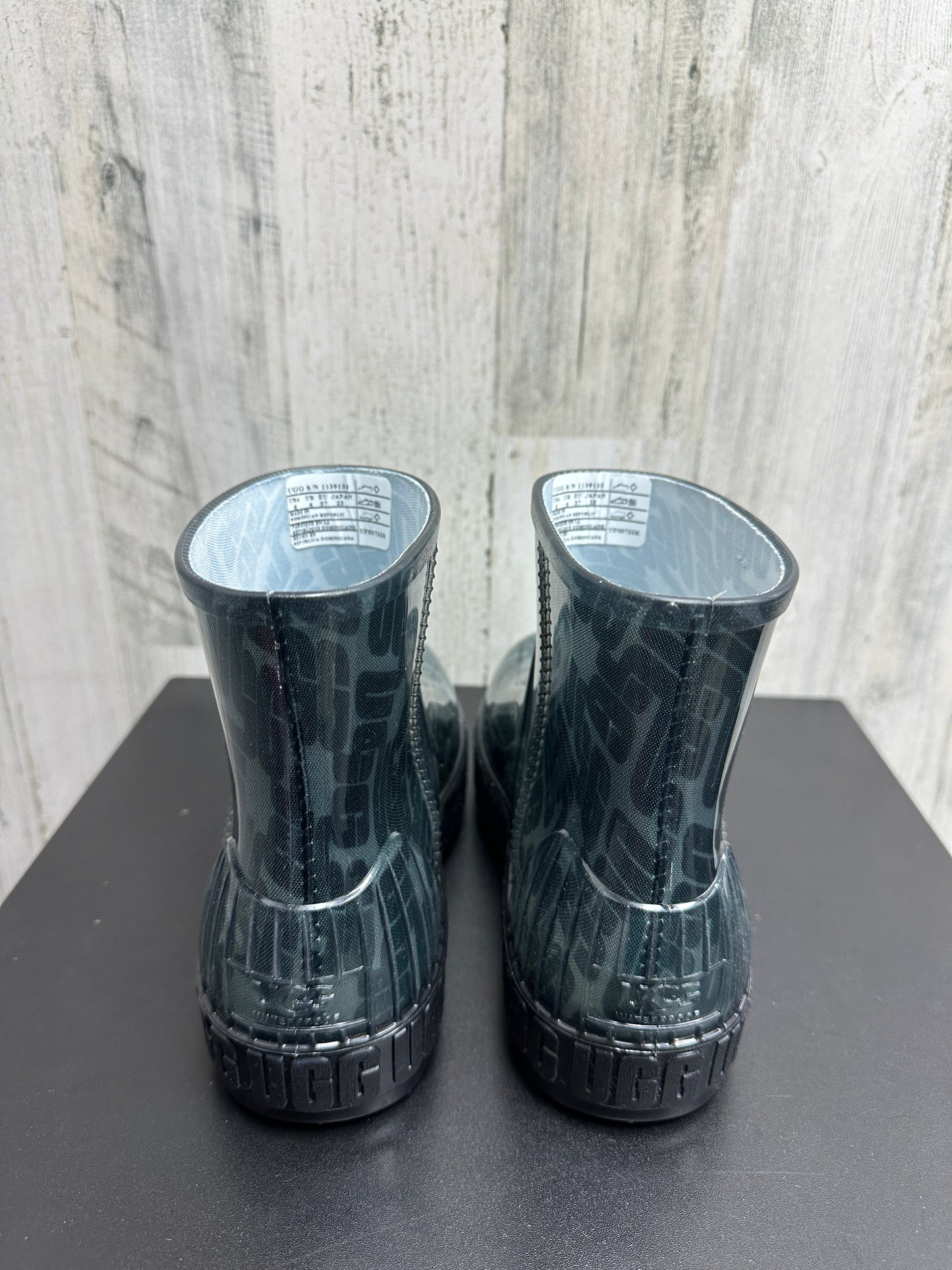 Boots Rain By Ugg Size: 6