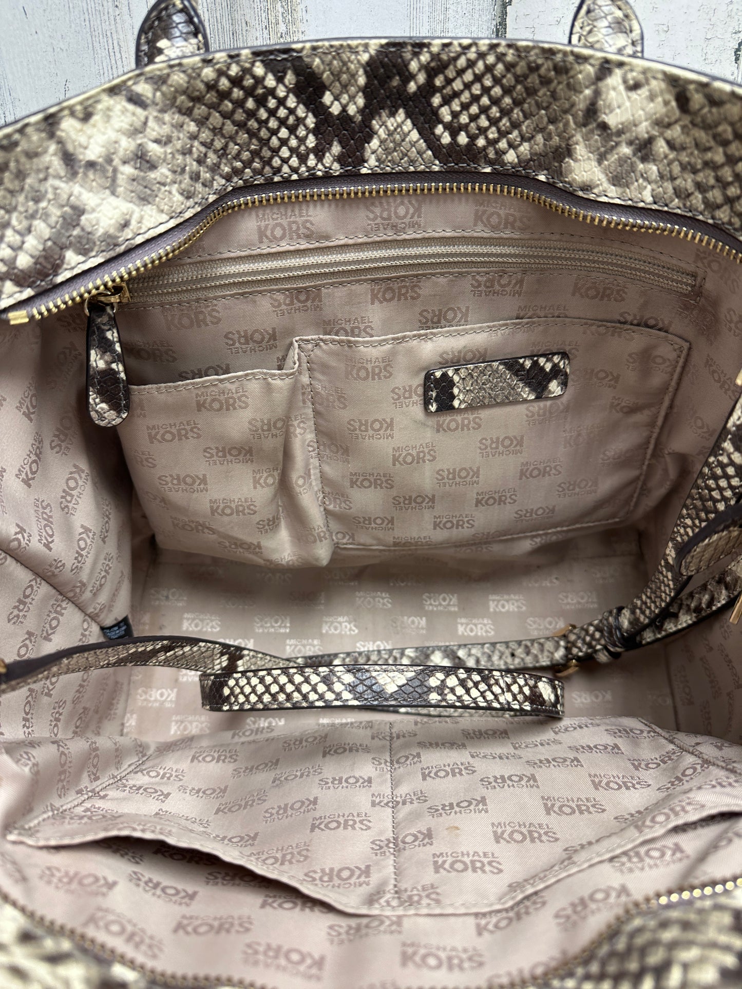 Handbag Designer By Michael Kors Size: Medium