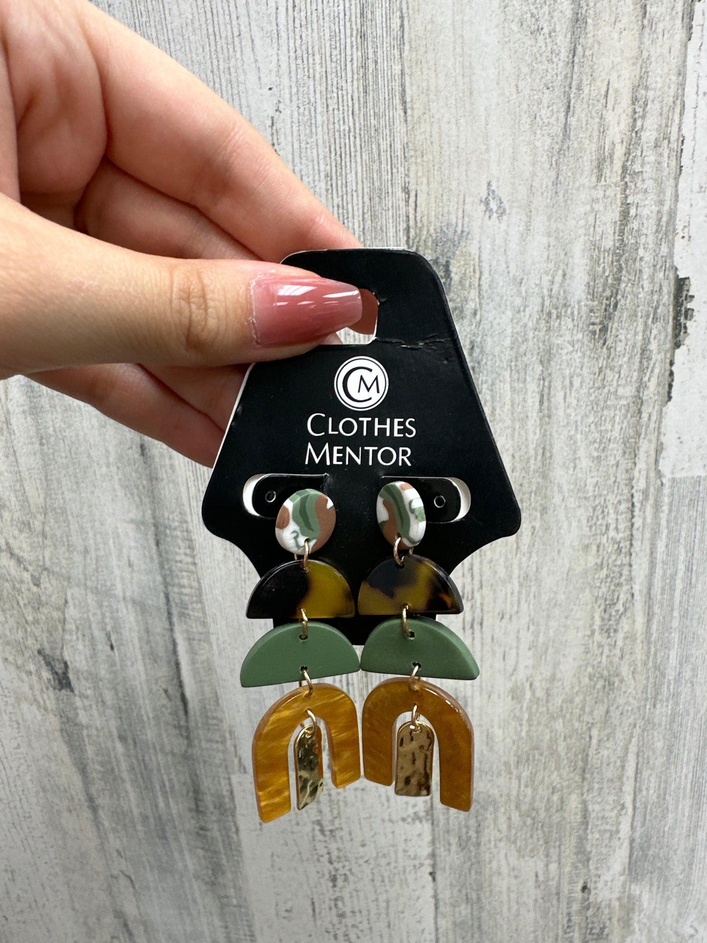 Earrings Dangle/drop By Clothes Mentor Size: 0