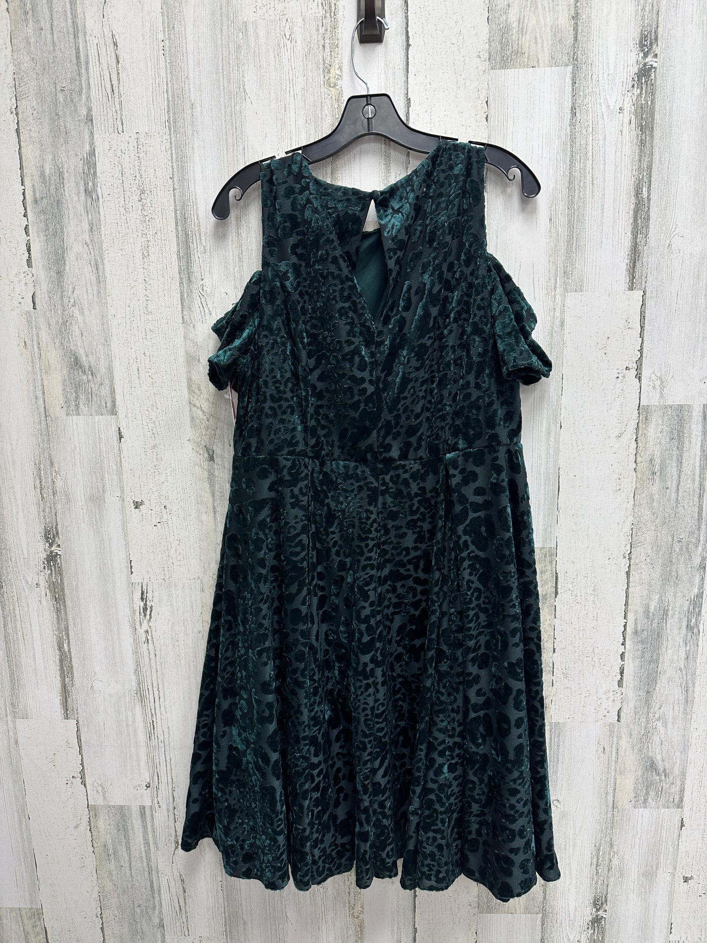 Dress Casual Short By Torrid Size: 1x