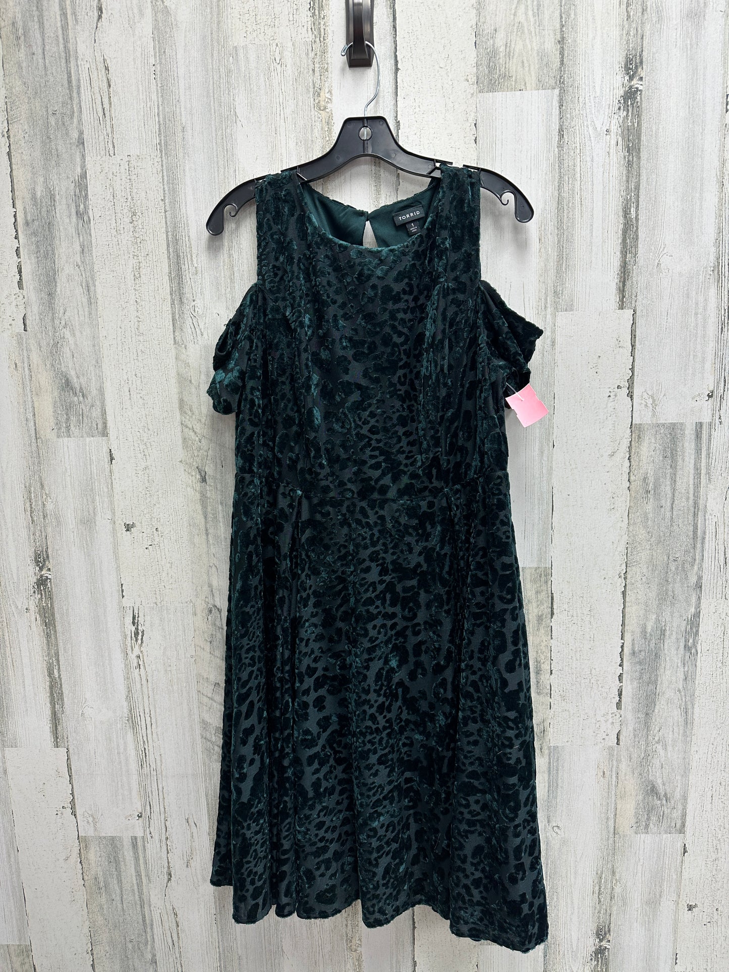 Dress Casual Short By Torrid Size: 1x