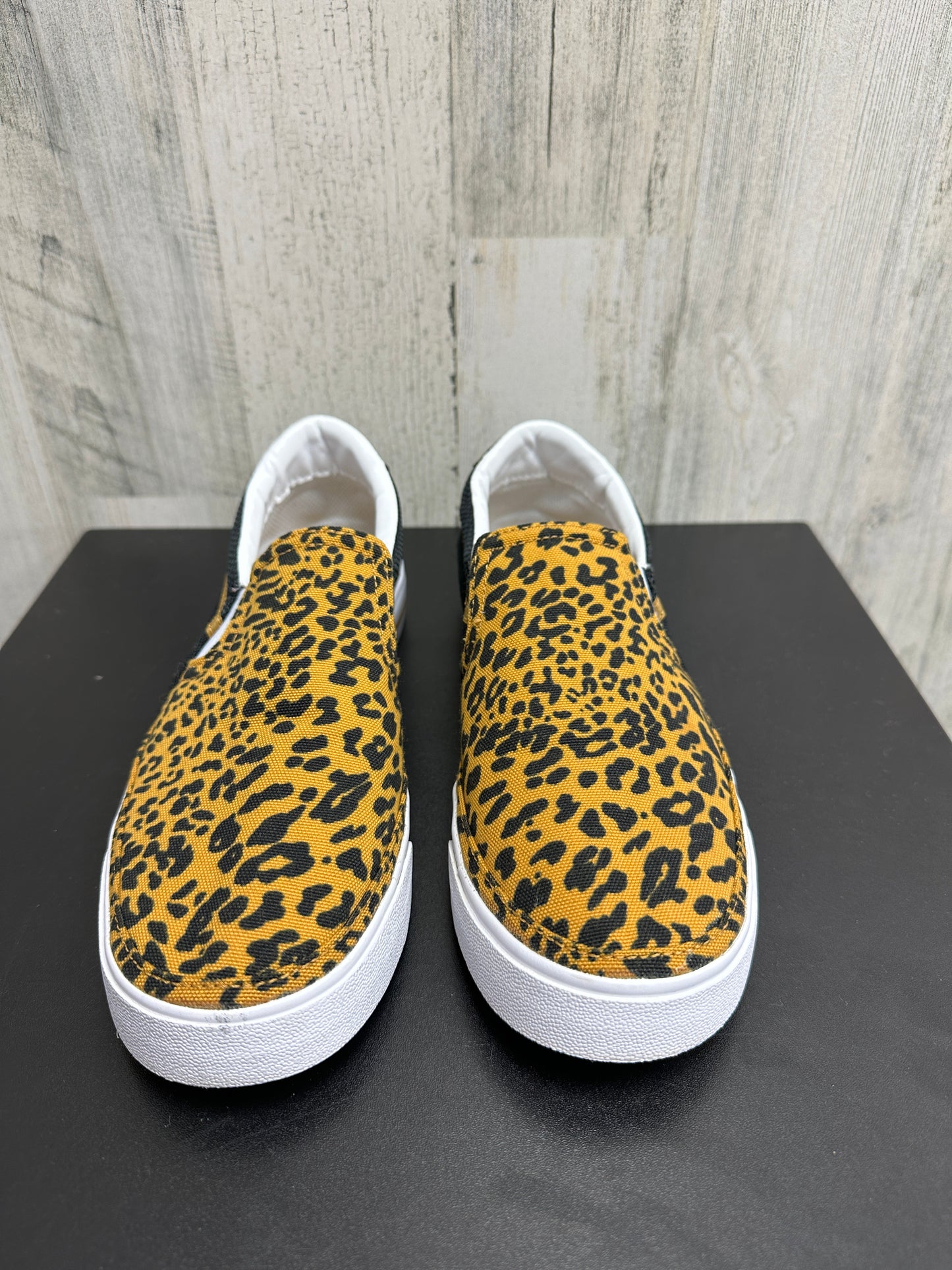 Shoes Flats Ballet By Nike Size: 7.5