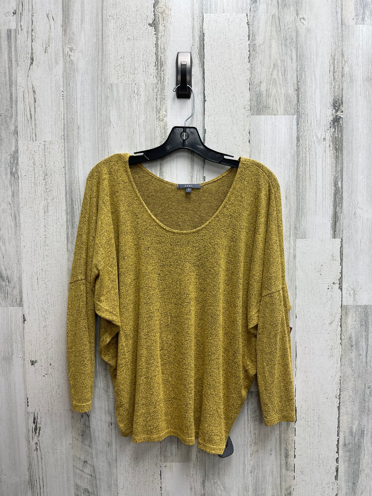 Sweater By Clothes Mentor Size: M