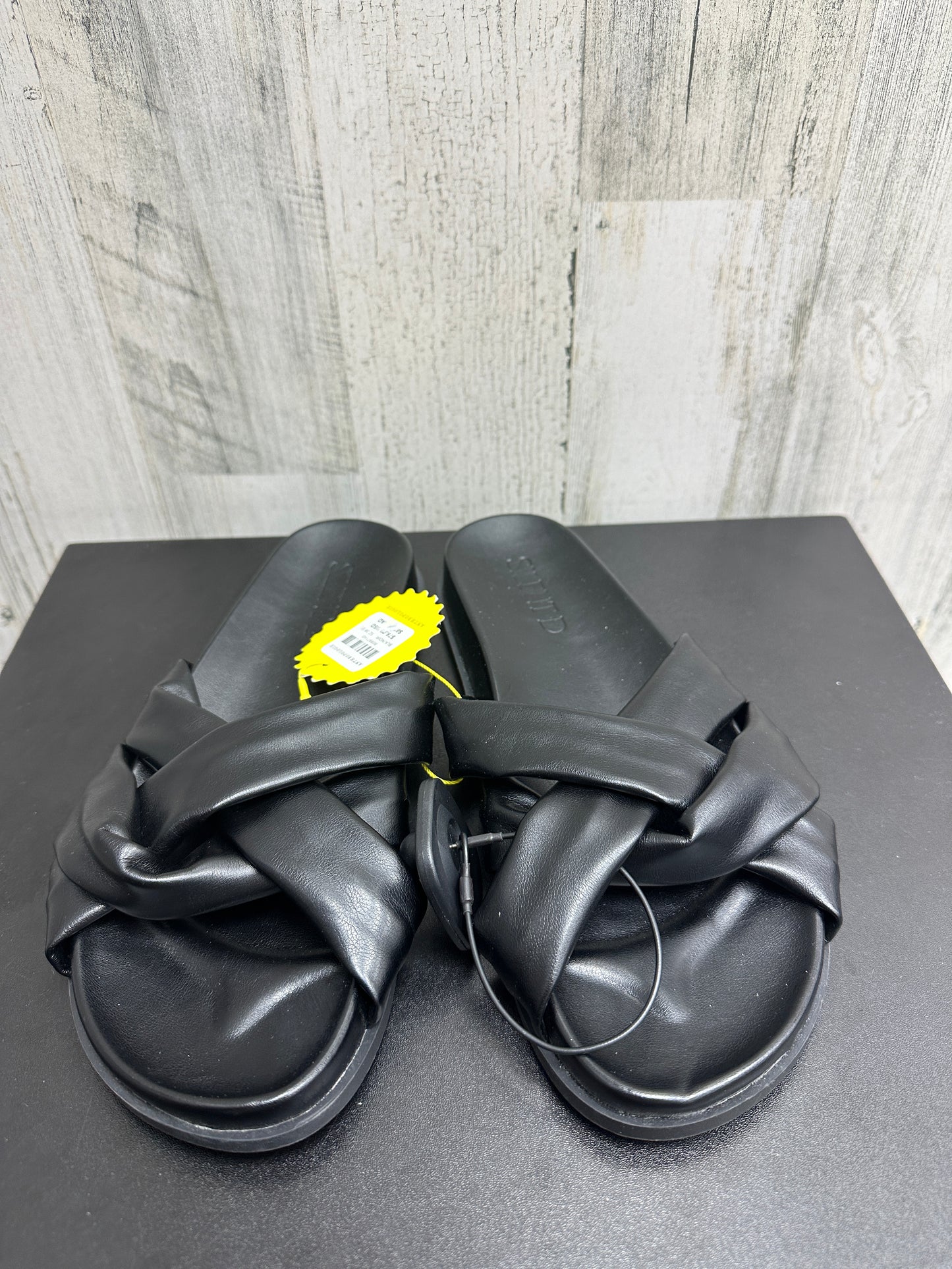 Sandals Flats By Clothes Mentor Size: 7.5