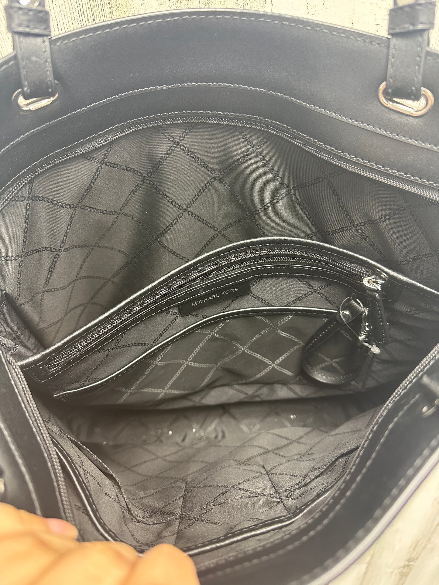 Handbag Designer By Michael Kors Size: Large