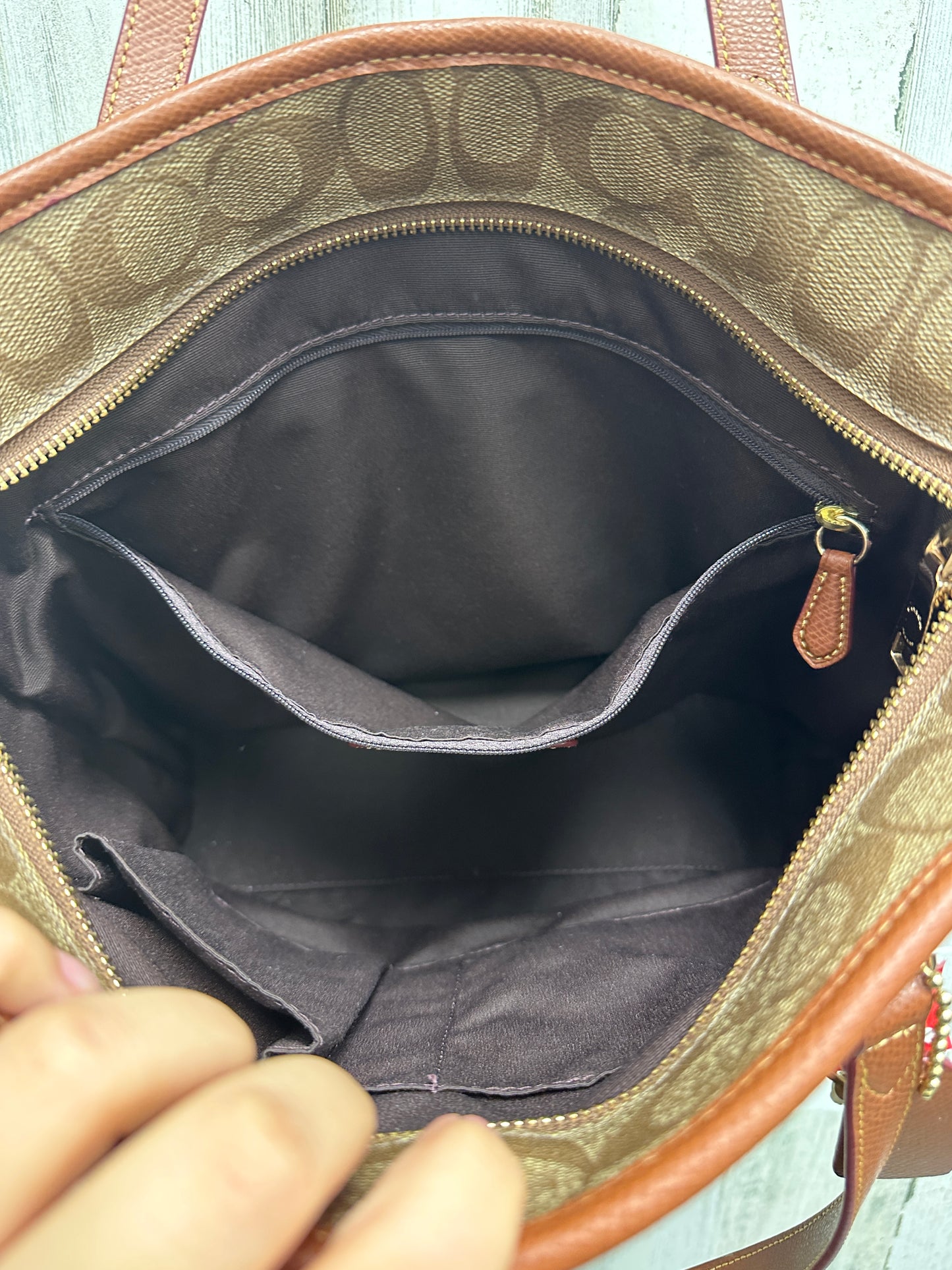 Handbag Designer By Coach Size: Medium