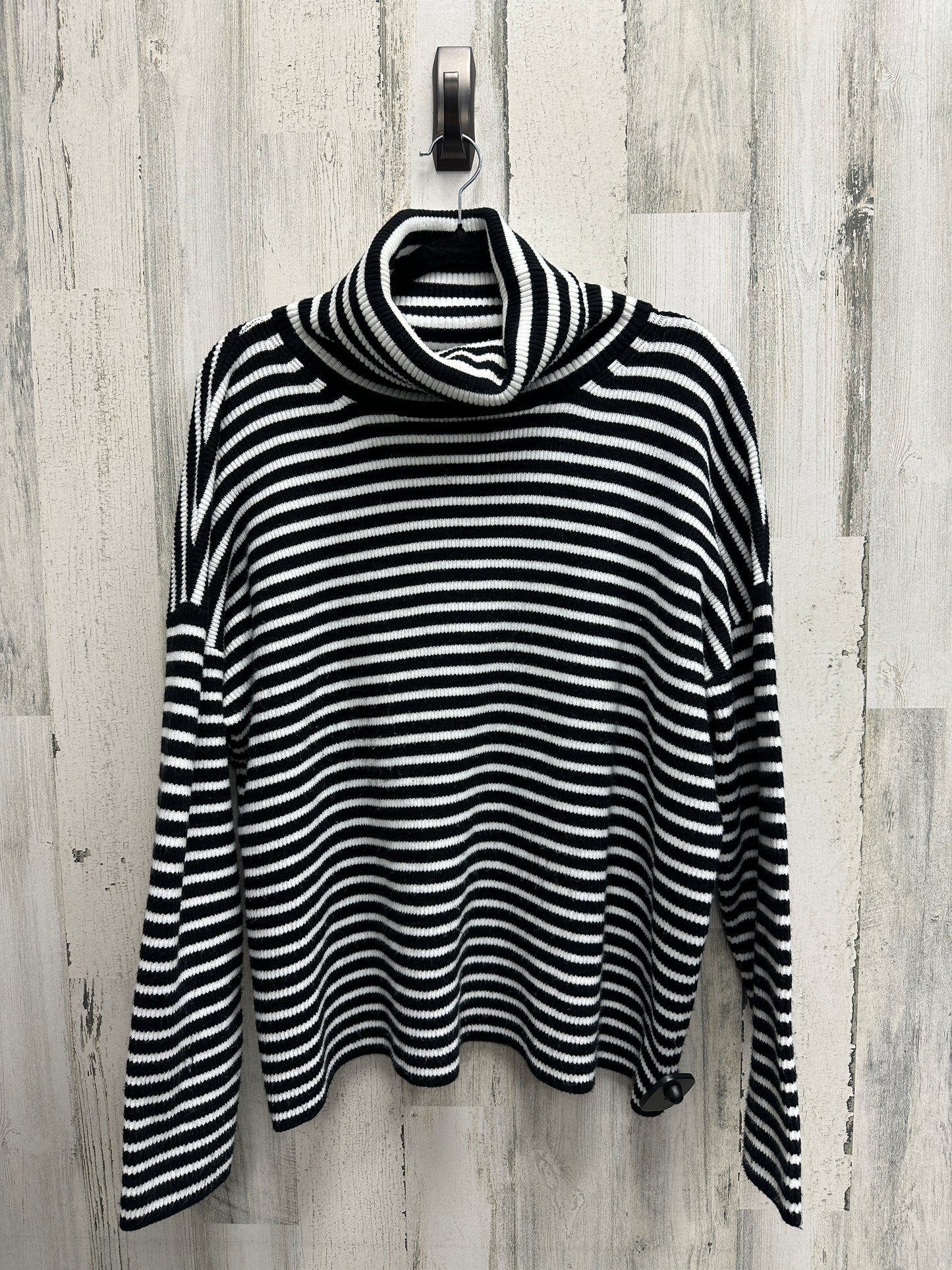 Sweater By Clothes Mentor Size: L