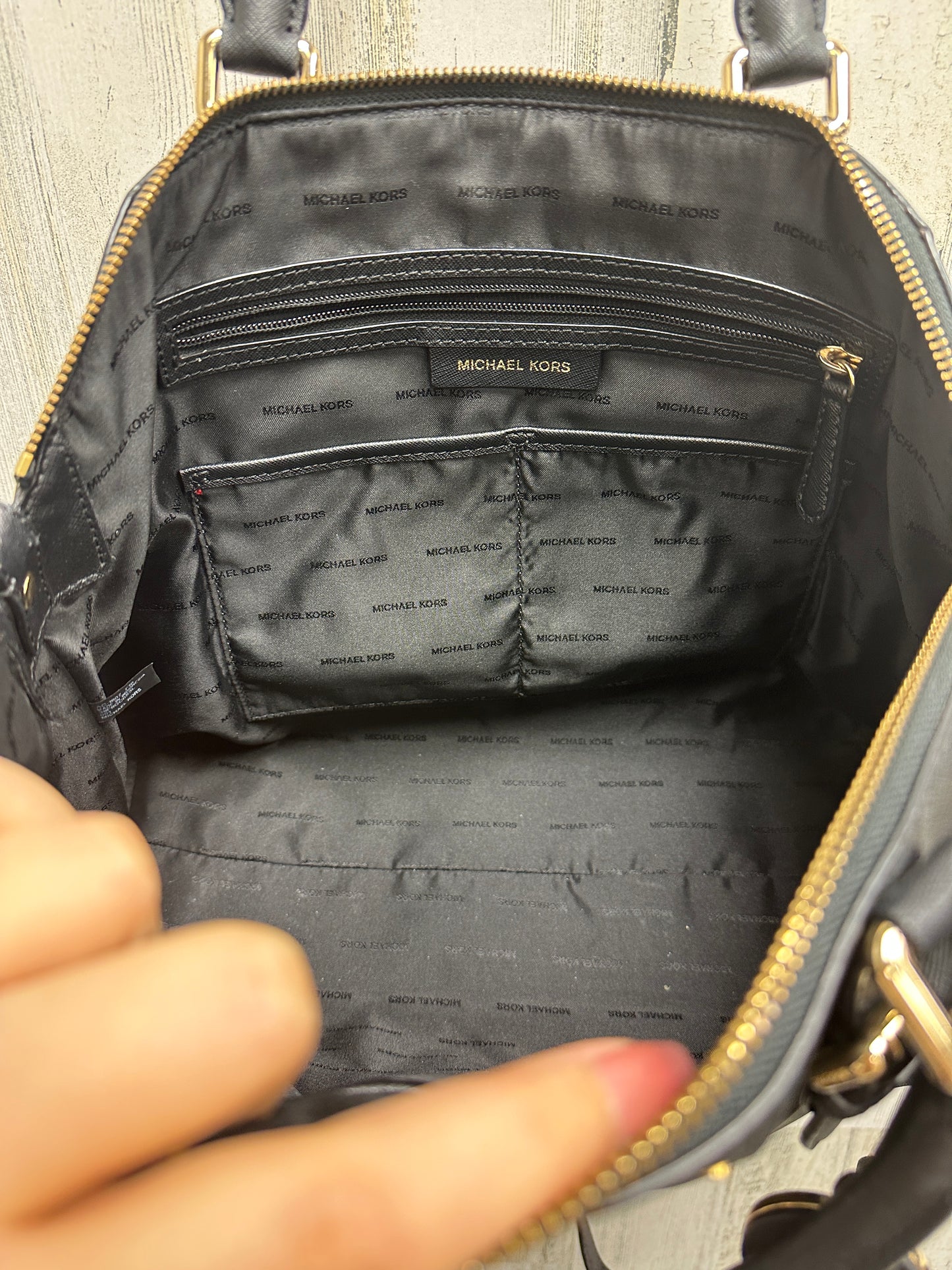 Handbag Designer By Michael Kors Size: Large