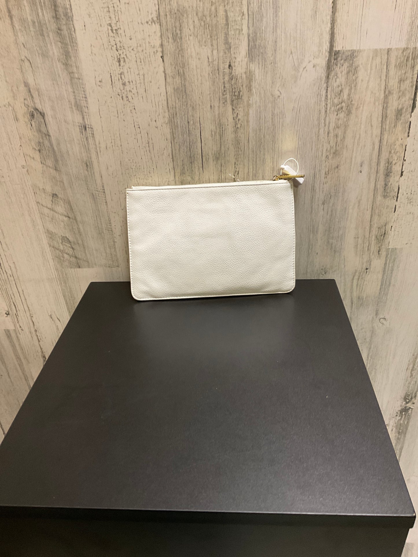 Clutch By Clothes Mentor  Size: 01 Piece