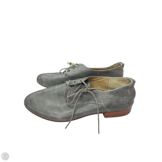 Shoes Designer By Frye In Grey, Size: 8.5