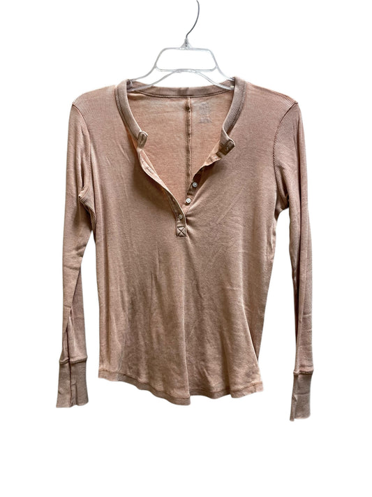 Top Long Sleeve By Aerie In Tan, Size: S