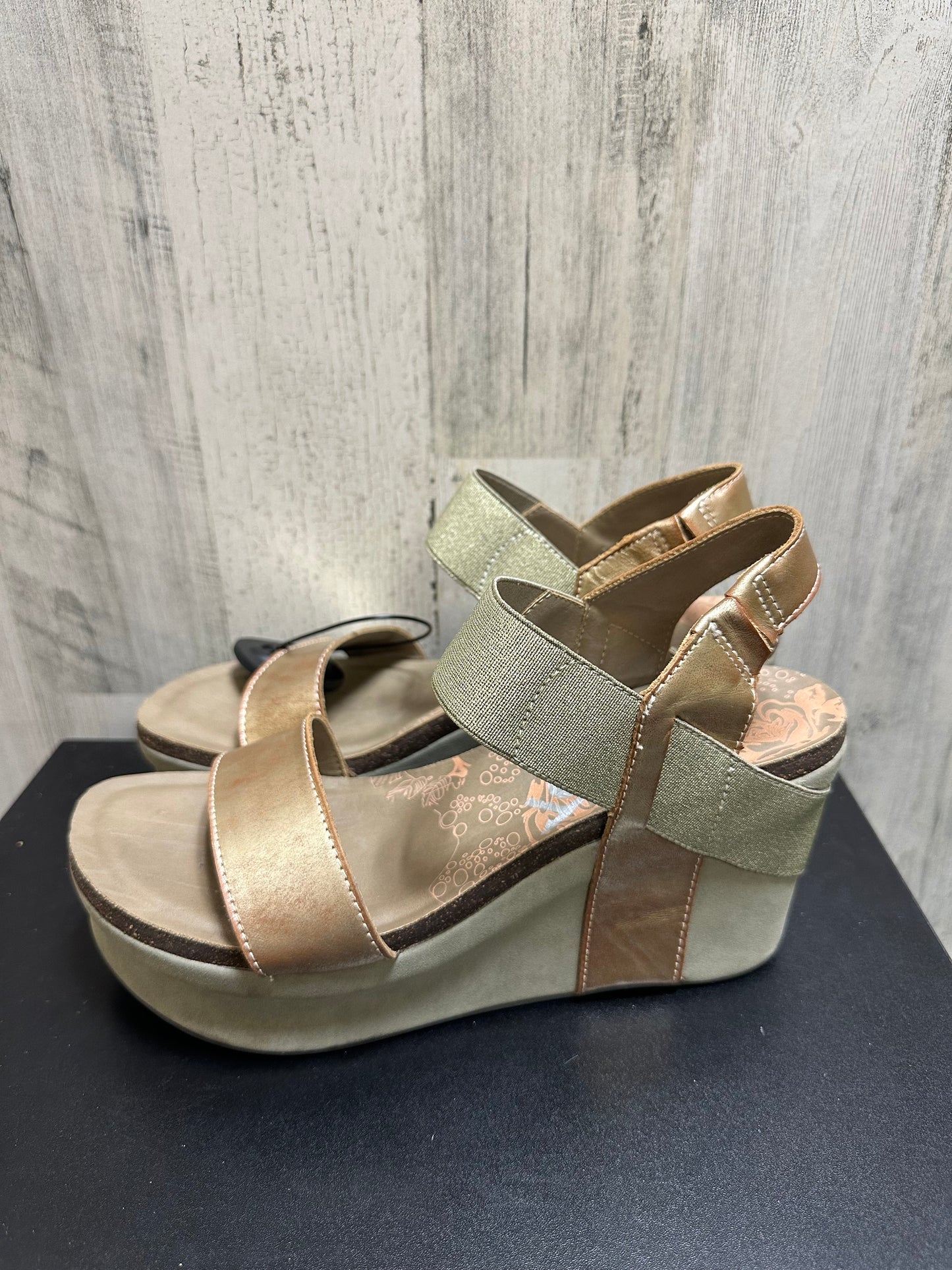 Gold Sandals Heels Block Otbt, Size 9.5