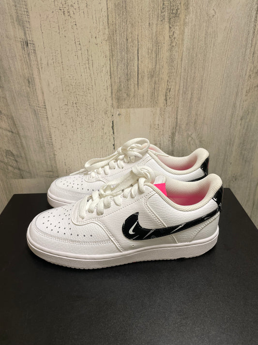 Shoes Sneakers By Nike In White, Size: 6