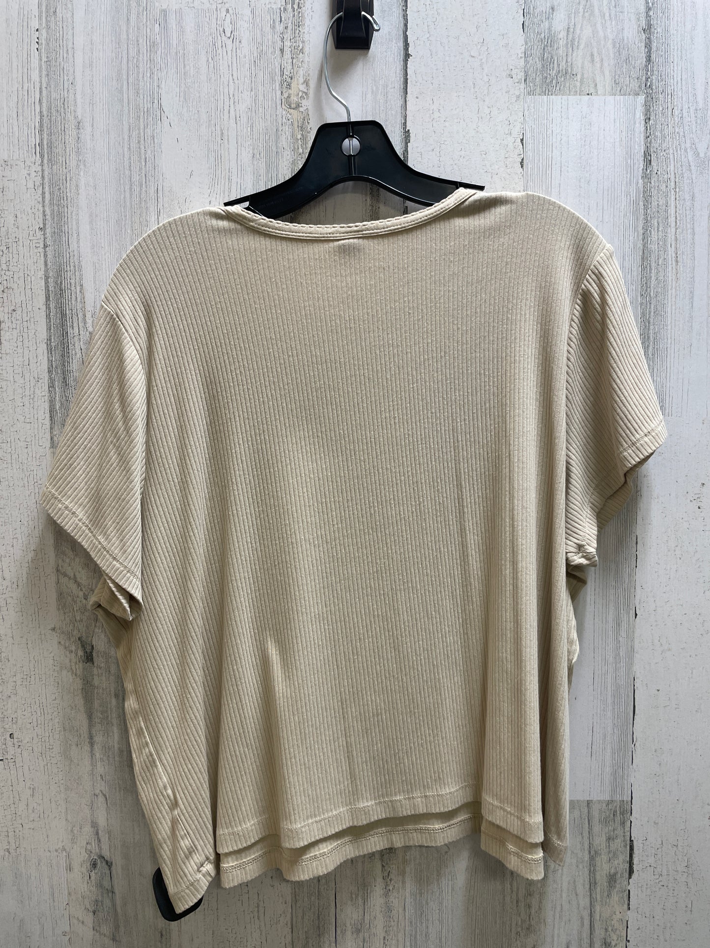 Top Short Sleeve By Old Navy In Beige, Size: Xxl