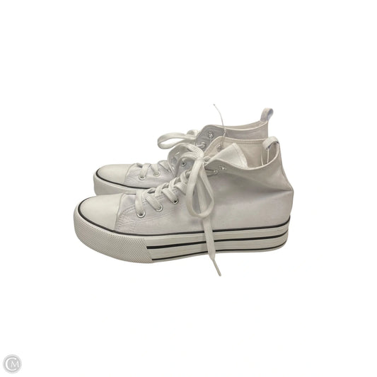 Shoes Sneakers By Clothes Mentor In White, Size: 10