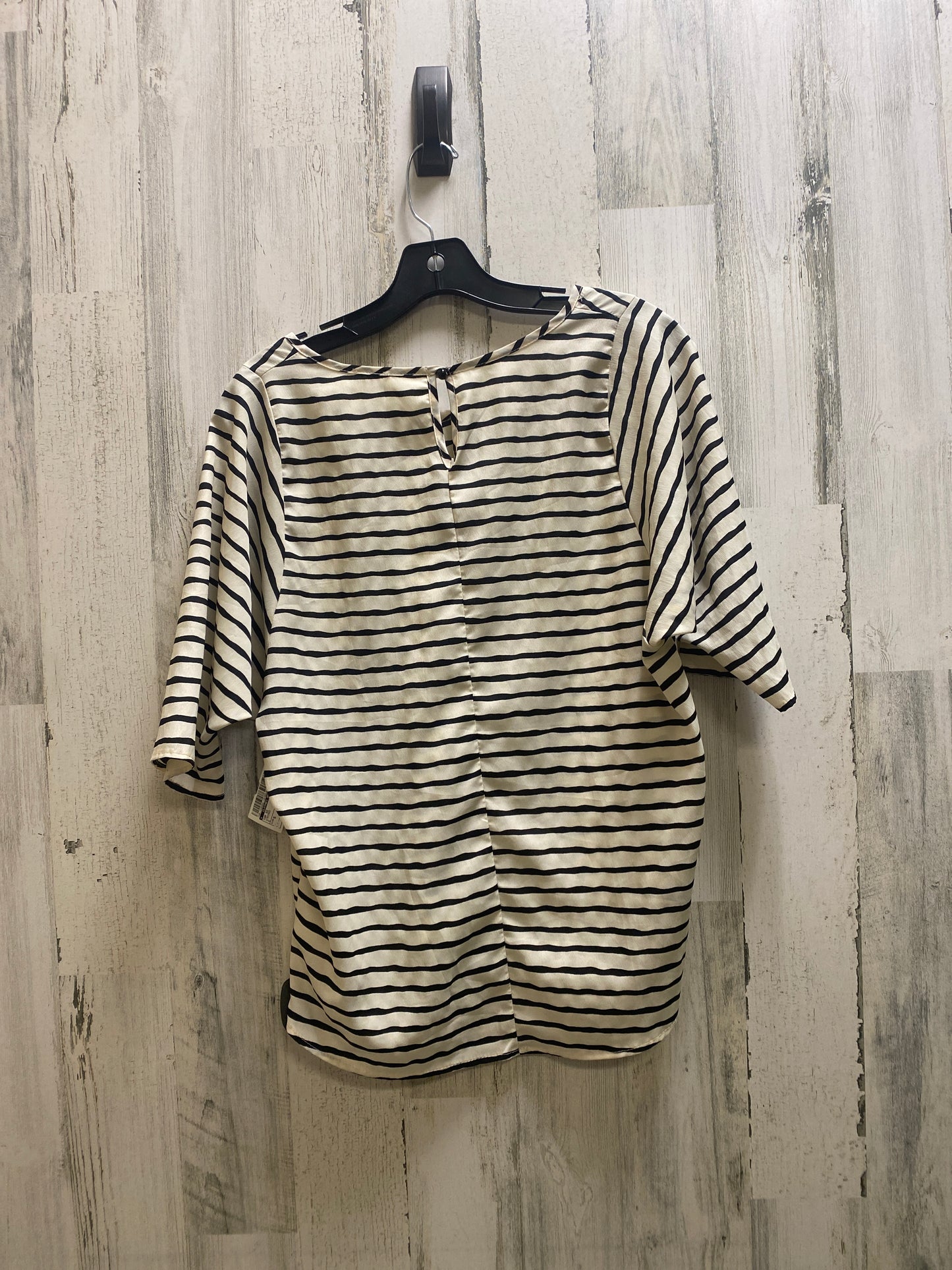 Top Short Sleeve By Clothes Mentor  Size: S